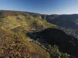 Ein Bild von Mayschoß in der Weinregion Ahr.<br />
<br />
Bildquelle: Weingut Deutzerhof Cossmann-Hehle